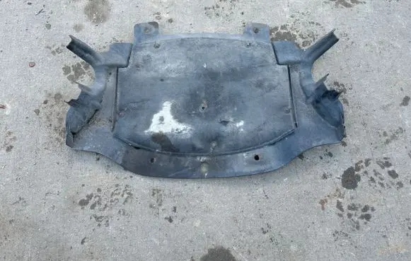 Chrysler 300C Engine splash shield/under tray 68083326AG 3282