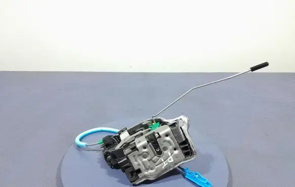 BMW X6 M Rear door lock 9464882
