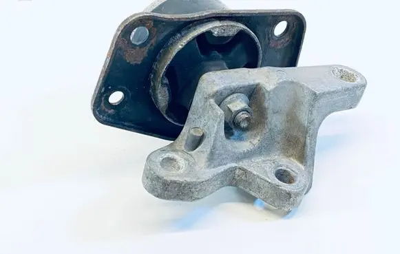 Mitsubishi Colt Engine mount bracket MR961613