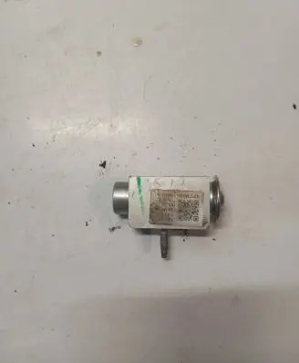 Volvo V40 Air conditioning (A/C) expansion valve 31369447 0016114602 15D324575