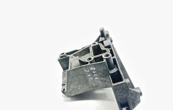 Power steering pump mounting bracket