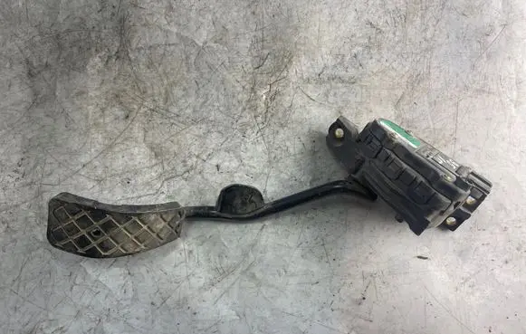 Volkswagen PASSAT B5 Accelerator throttle pedal 8d2721523b