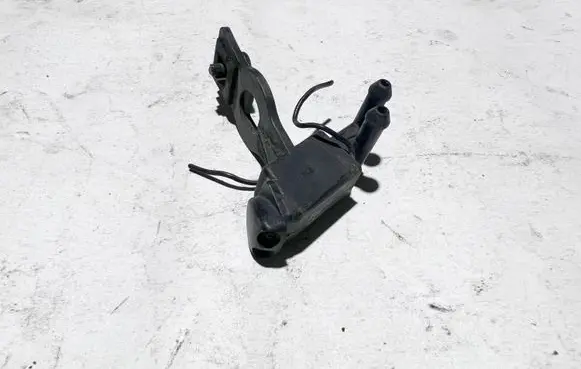 BMW 8 E31 Headlight washer spray nozzle 8354117 61668354117