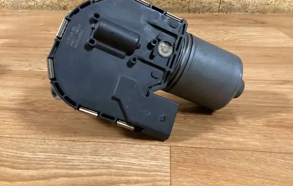 Volkswagen PASSAT B6 Wiper motor 0390241791 3C1955119