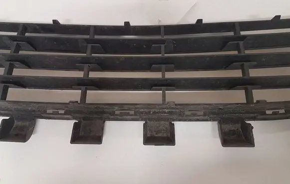 Renault Megane II Front bumper upper radiator grill 8200412379