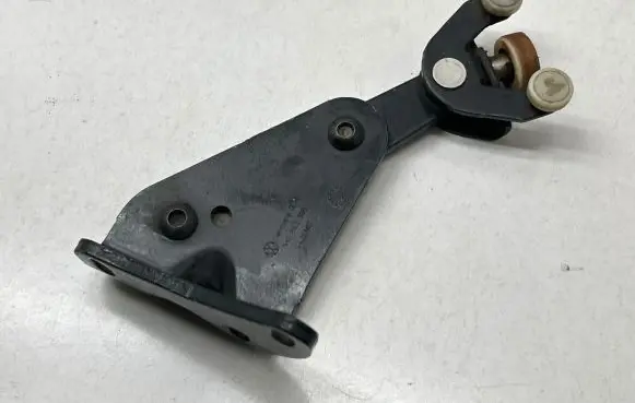 Volkswagen Transporter - Caravelle T5 Sliding door lower roller guide/hinge 7H0843398
