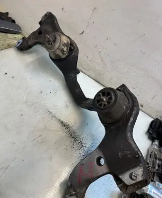 Porsche Cayenne (9PA) Engine mounting bracket 948375309