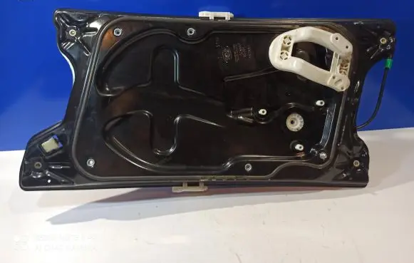 Land Rover Range Rover Sport L320 Front door electric window regulator 994730