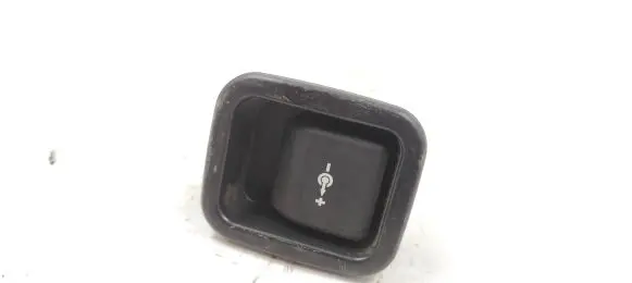 BMW 1 E82 E88 12 V Socket (rear) 51477143111