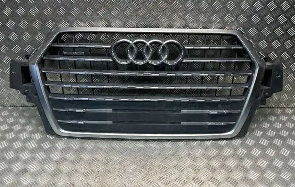 Audi Q7 4M Front bumper upper radiator grill 4M0853651F