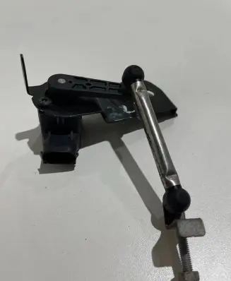 Mercedes-Benz S W221 Air suspension front height level sensor A0105427717