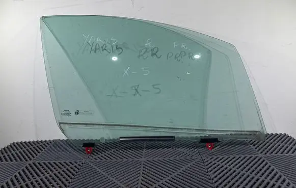 Toyota Yaris Front door window glass four-door 