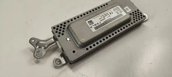 Tesla Model 3 Aerial antenna amplifier 107974900D A042003800007L