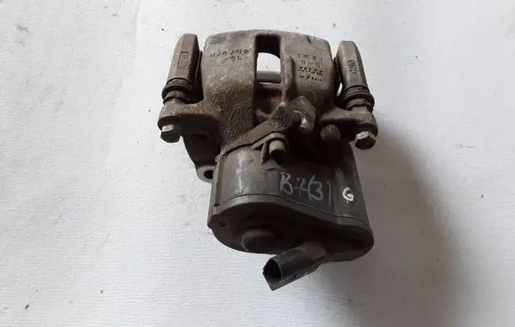 Volkswagen PASSAT B7 Rear brake caliper 5N0615404