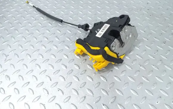KIA Ceed Front door lock 81310A2400
