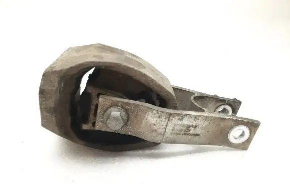 Volvo XC90 Engine mount bracket