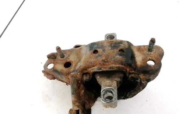 Volkswagen Polo Engine mount bracket