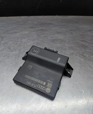 Audi A5 8T 8F Gateway control module 8T0907468D