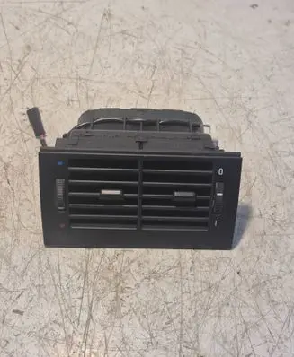 BMW 5 E39 Rear air vent grill 8376150