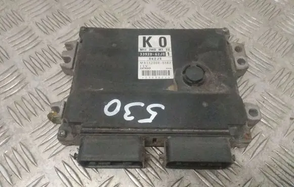Suzuki Swift I Engine control unit/module 3392062J0 062J0 MB1123000382