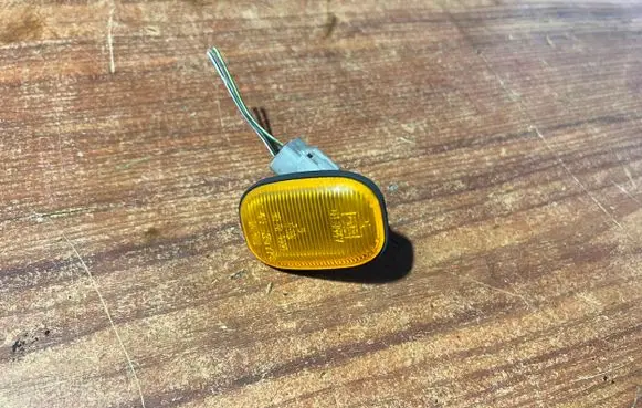 Toyota Avensis Verso Front fender indicator light
