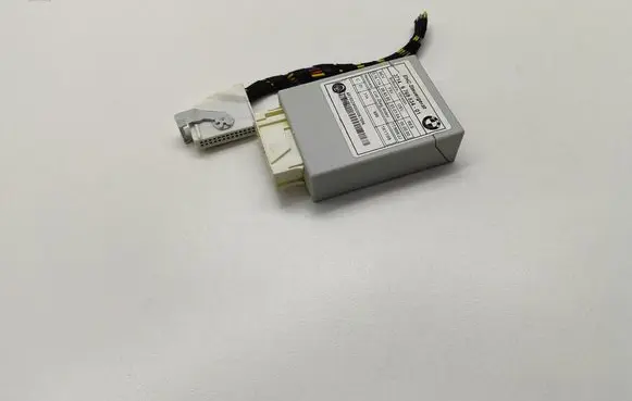 BMW 5 E60 E61 Air suspension control unit module (rear) 37146769834 3714676983401 676983401
