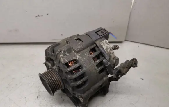 Volkswagen Polo IV 9N3 Generator/alternator 03D903025J