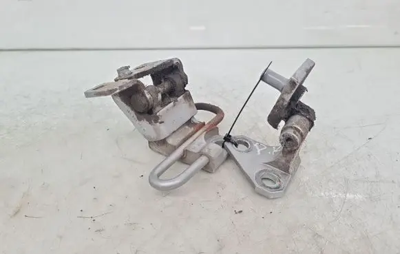 Volkswagen Golf V Front door hinge set 1K0831401M