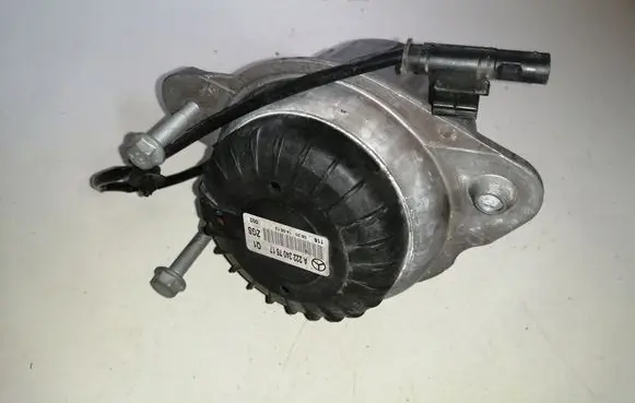 Engine mount bracket