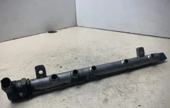 Mercedes-Benz A W169 Fuel main line pipe A6400702395 A400702395 0721000280