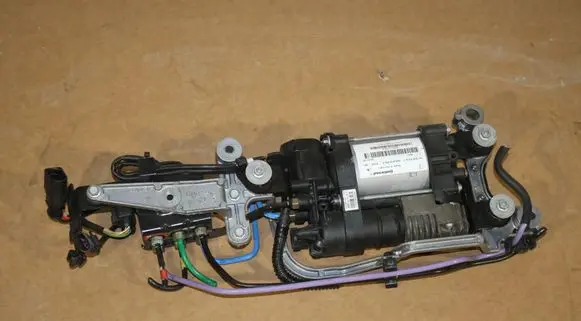 Porsche Macan (95B) Air suspension compressor/pump 95B616006D