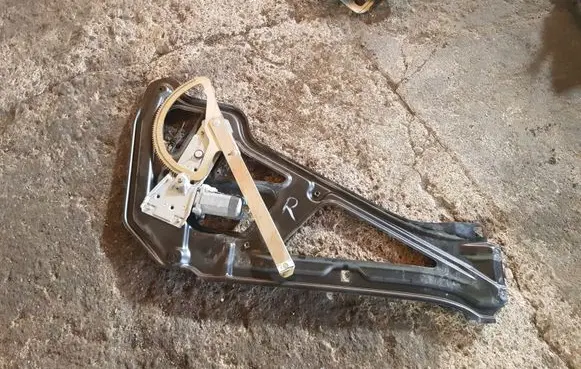 Volkswagen II LT Front door window regulator with motor