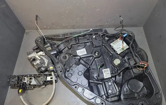 Mercedes-Benz E W213 Rear window lifting mechanism without motor A2050058699 A09976605000 A2220064099