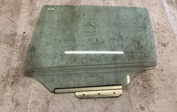 Toyota Avensis T270 Rear door window glass