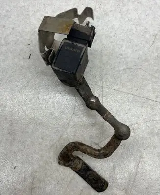 Volvo V70 Headlight/headlamp level sensor 8622446 24703 7247037