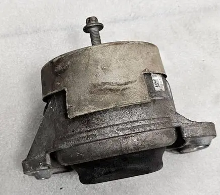 Mercedes-Benz E W213 Engine mount bracket A2132403900