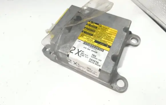 Toyota Avensis T250 Airbag control unit/module 8917005220 215955102