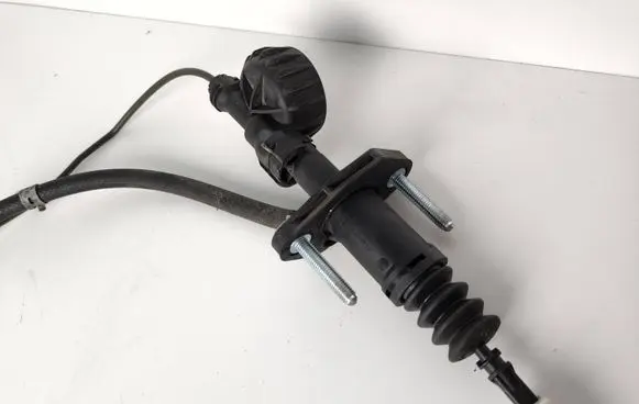 Saab 9-3 Ver2 Clutch master cylinder 24412670 277001 03116t93