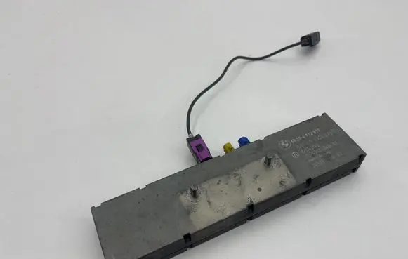BMW Z4 E85 E86 Aerial antenna amplifier 6912817 823745003 4017450302434V1