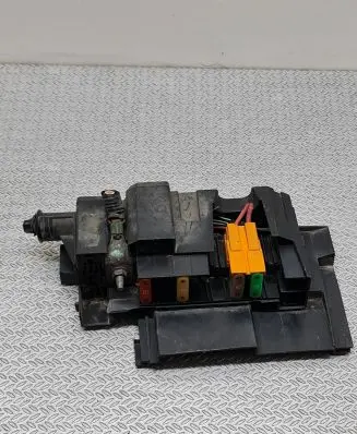 Renault Clio III Fuse module 8200267010