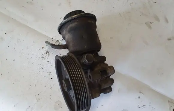 Toyota Corolla Verso E121 Power steering pump NOCODE