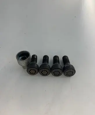 BMW 7 G70 Anti-theft wheel nuts and lock 