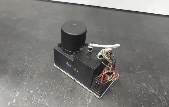 Audi A3 S3 8L Central locking vacuum pump 8L0862257G