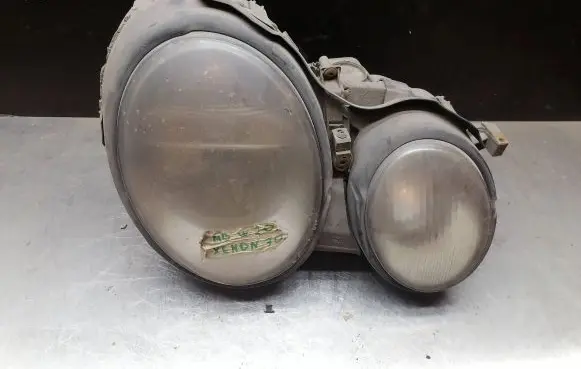 Mercedes-Benz CLK A208 C208 Headlight/headlamp 147552