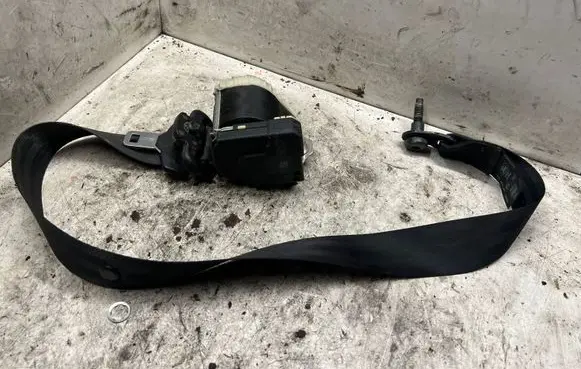 Ford Focus Front seatbelt 4M51A61295