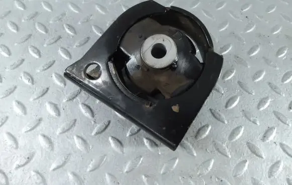 Toyota Avensis T270 Engine mount bracket 123610R040