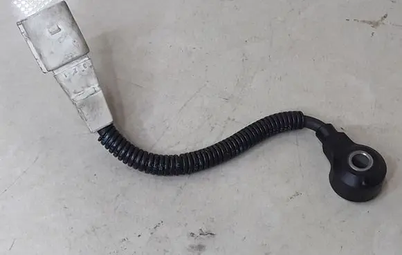 Volkswagen PASSAT B6 Detonation knock sensor 021905377E