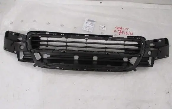 Peugeot 5008 Front bumper upper radiator grill 9805496880