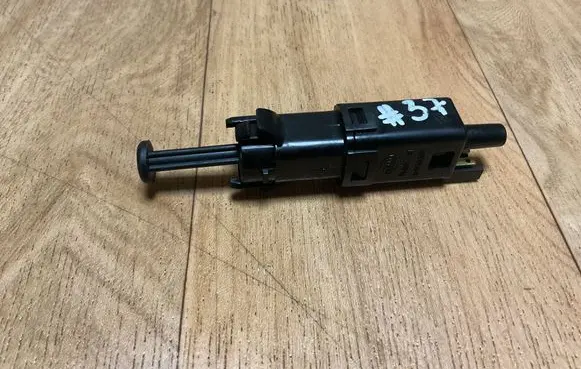 Volvo S40, V40 Brake pedal sensor switch 9146505