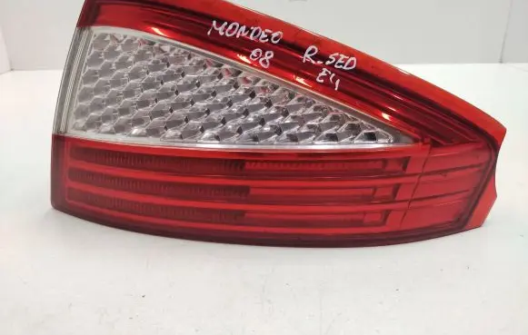 Ford Mondeo MK IV Rear/tail lights 7S7113404A